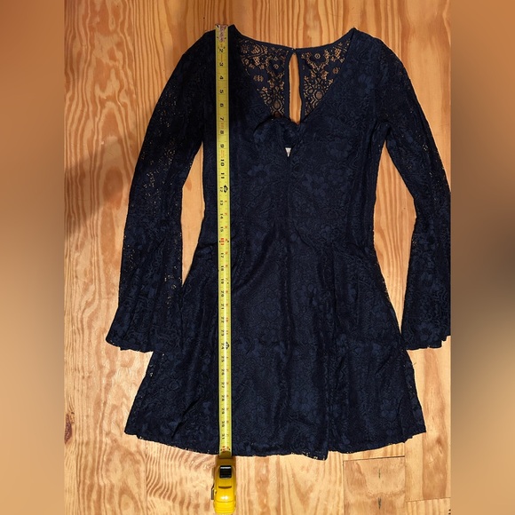 HOLLISTER Long Sleeve Blue Lace Dress - Picture 5 of 6